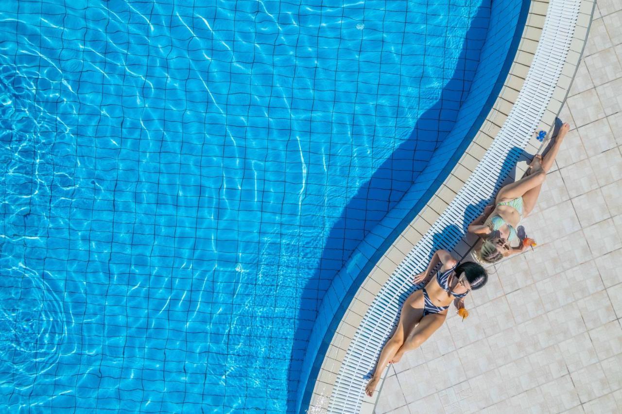 Grand Hotel Holiday Resort Herszonisszosz Kültér fotó